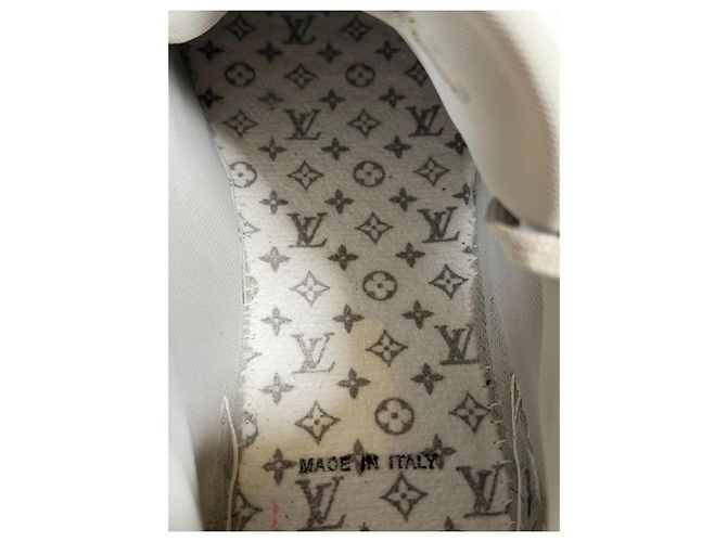 Louis Vuitton LV Trainer Monogram in Rilievo - Grigio/Bianco - vista 17