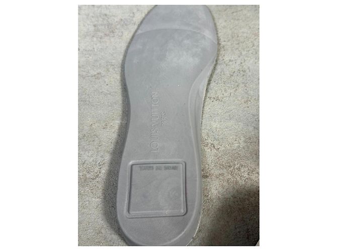 Louis Vuitton LV Trainer Monogram in Rilievo - Grigio/Bianco - vista 18