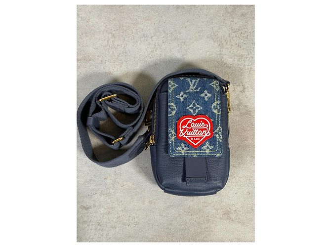 Louis Vuitton x NIGO Double Phone Pouch Denim Monogram Bleu M81060 Monogramme - vue 8