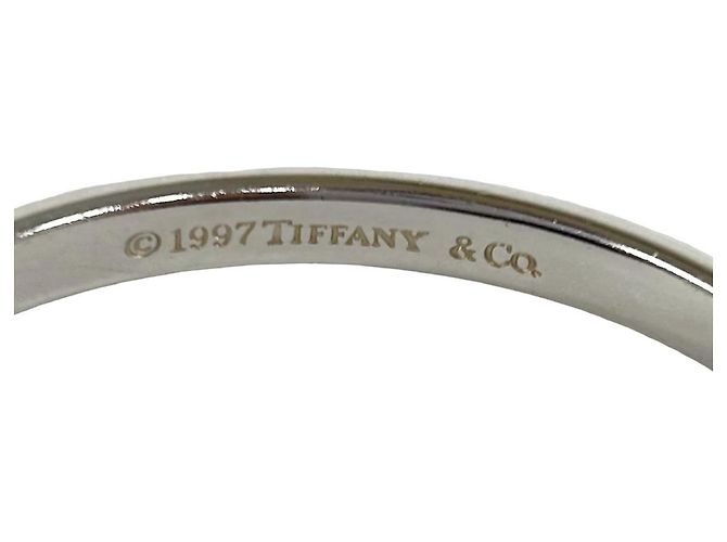Bracciale rigido stretto in argento 925 con logo inciso Tiffany & Co. - vista 3