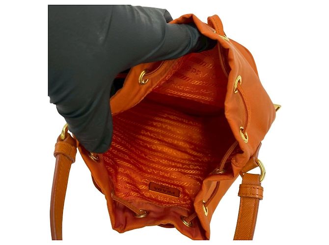 Borsa a mano in nylon e pelle Saffiano con logo Triangle Prada Arancione - vista 9