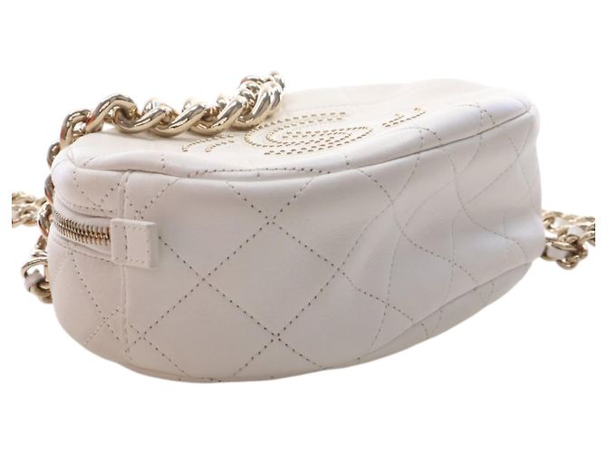 Camera Borsa a tracolla rotonda Chanel White CC in agnello trapuntato e borchiato Bianco - vista 11