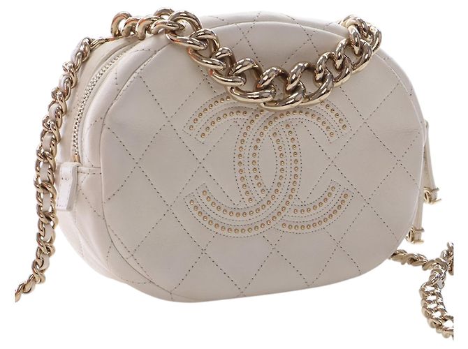 Camera Borsa a tracolla rotonda Chanel White CC in agnello trapuntato e borchiato Bianco - vista 2