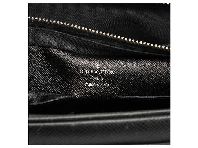 Louis Vuitton Nero Taiga Neo Pavel - vista 5