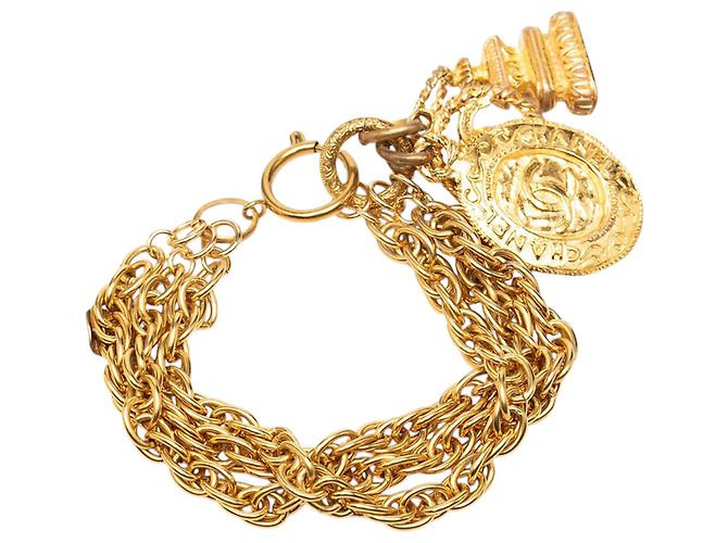 Bracciale Charm Logo Chanel Gold CC Placcato Oro a Tripla Catena D'oro - vista 2