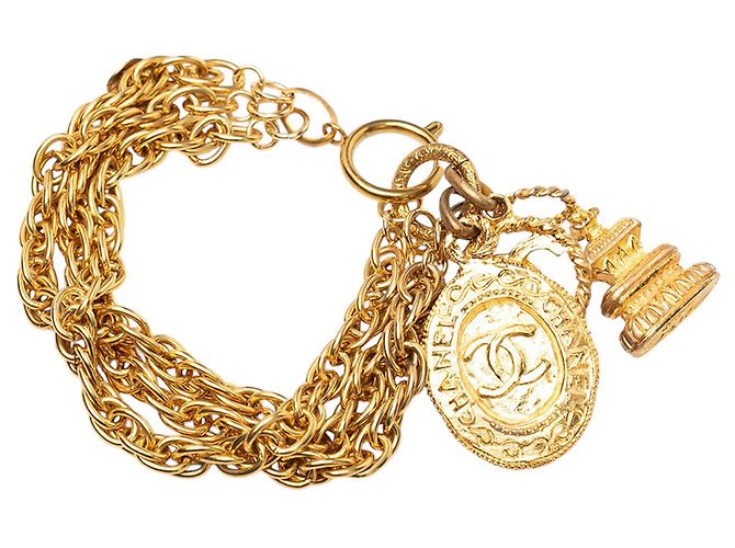 Bracciale Charm Logo Chanel Gold CC Placcato Oro a Tripla Catena D'oro - vista 3