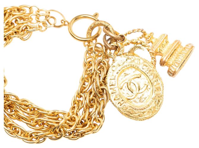 Bracciale Charm Logo Chanel Gold CC Placcato Oro a Tripla Catena D'oro - vista 4