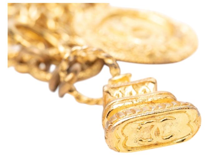 Bracciale Charm Logo Chanel Gold CC Placcato Oro a Tripla Catena D'oro - vista 6