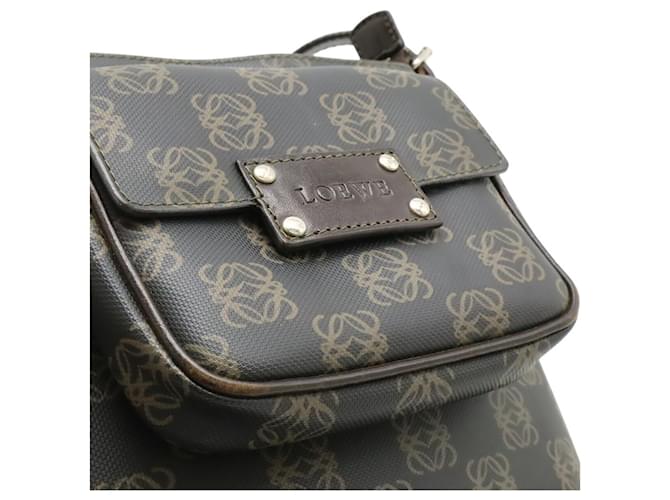 Borsa a tracolla Loewe Repeat Anagram Nero Marrone scuro - vista 10