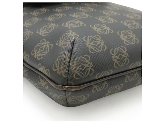 Borsa a tracolla Loewe Repeat Anagram Nero Marrone scuro - vista 4