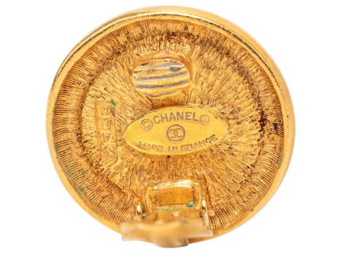Orecchini a clip tondi Chanel Coco Mark D'oro - vista 3