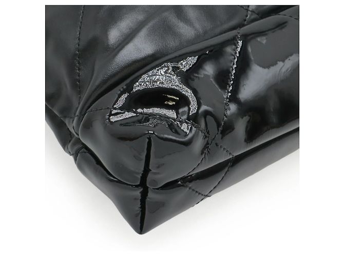 Borsa a tracolla Chanel 22 in pelle vernice nera Nero - vista 4