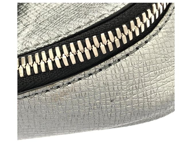 Borsa a tracolla Louis Vuitton Taiga Lama Outdoor Metallico - vista 4