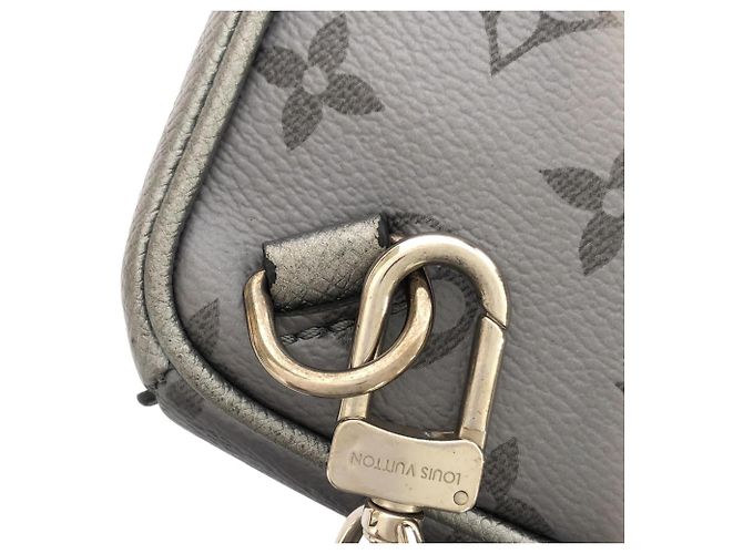 Borsa a tracolla Louis Vuitton Taiga Lama Outdoor Metallico - vista 5