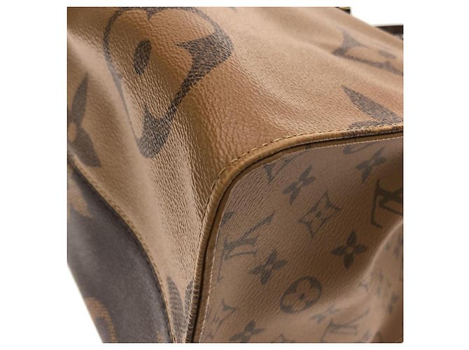 Borsa Louis Vuitton Monogram Giant OnTheGo GM Marrone - vista 3