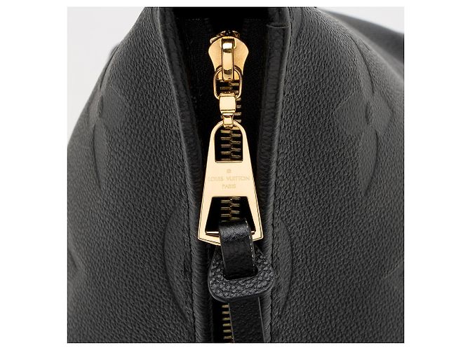 Borsa a tracolla Louis Vuitton Giant Monogram Empreinte CarryAll MM Nero - vista 8