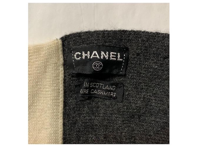 Sciarpa Chanel 90s in puro cashmere grigio con dettaglio crema - vista 4