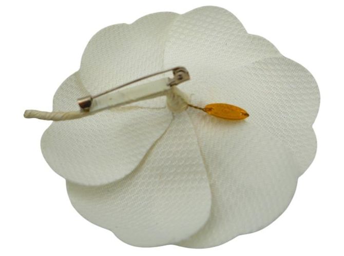 Timeless Broche de tecido Chanel Camelia Branco - vista 3