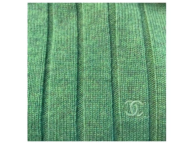 Suéter de cuello alto de cachemira verde con punto de ochos y canalé Chanel de los 90 - vista 8