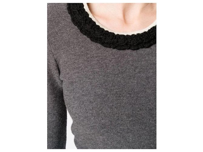 Chanel 2007 Wollpullover in Grau mit schwarz-weißem Flechtbesatz - Ansicht 3