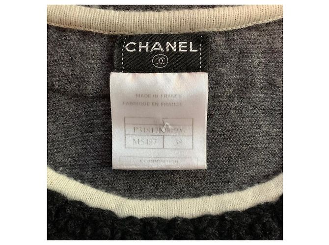 Chanel 2007 Wollpullover in Grau mit schwarz-weißem Flechtbesatz - Ansicht 6