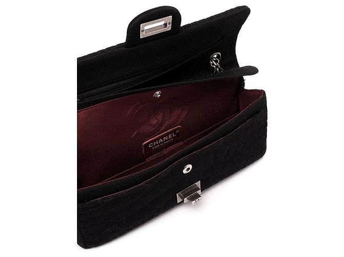 Borsa a tracolla Chanel Y2K in cotone matelassé nero con chiusura Mademoiselle - vista 4