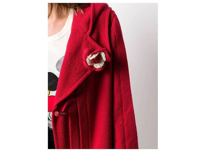 Abrigo con capucha de lana rojo Chanel con detalle de Camelia y botones Frog Roja - vista 5