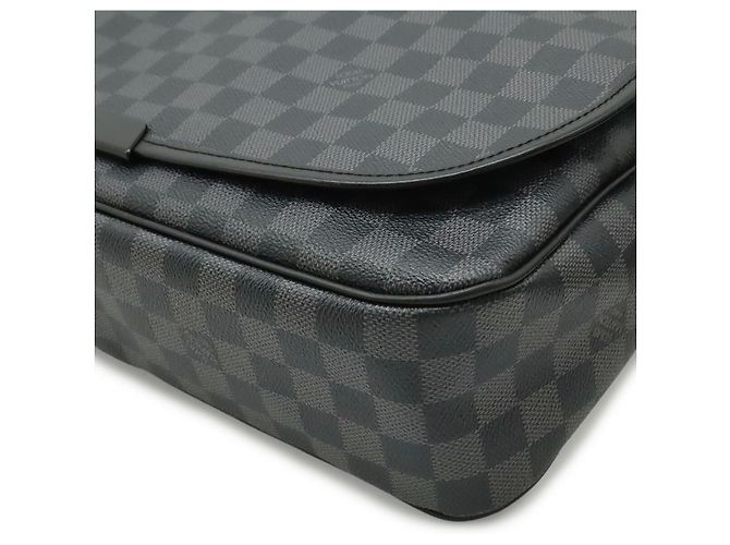 Bolsa de mensageiro Louis Vuitton Damier Graphite Daniel GM Preto - vista 3