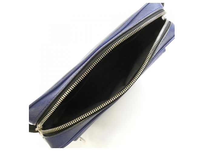 Louis Vuitton Taiga Rama Outdoor Messenger PM Blu - vista 10