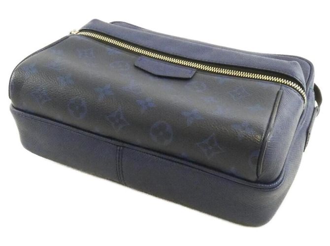 Louis Vuitton Taiga Rama Outdoor Messenger PM Blu - vista 3