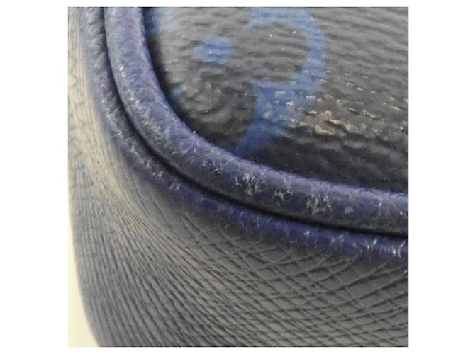 Louis Vuitton Taiga Rama Outdoor Messenger PM Blu - vista 4