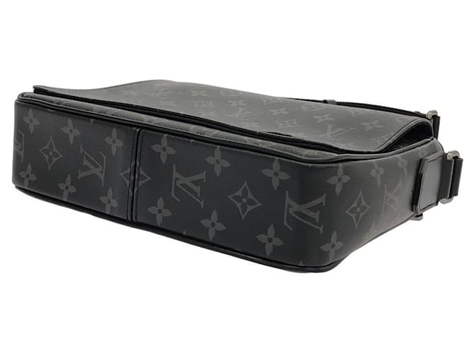 Borsa a tracolla Louis Vuitton Monogram Eclipse District PM Nero - vista 3
