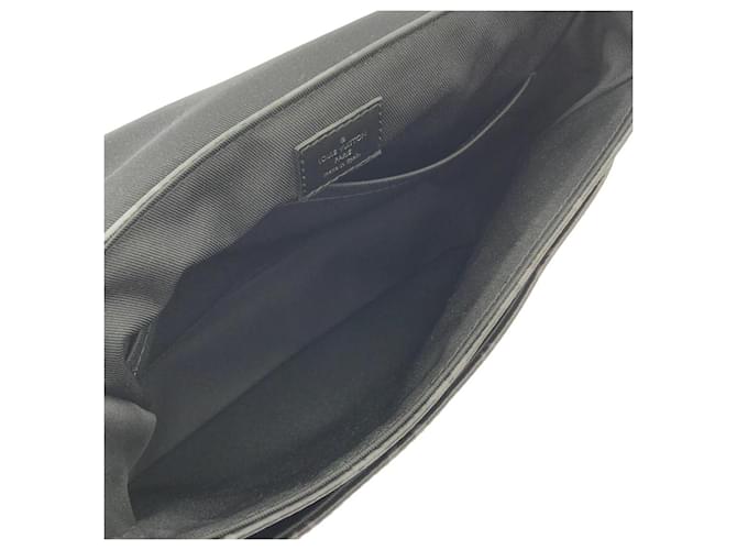 Borsa a tracolla Louis Vuitton Monogram Eclipse District PM Nero - vista 5