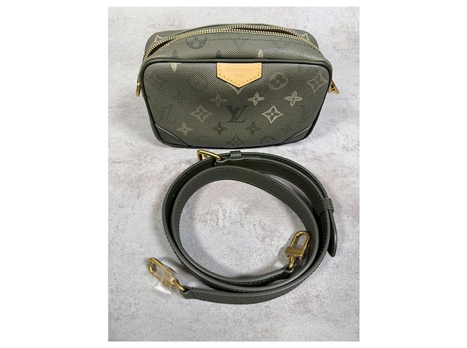 Louis Vuitton Trocadéro Wearable Wallet Monogram Surplus Khaki Verde Cachi - vista 11