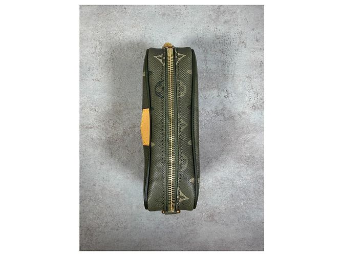 Louis Vuitton Trocadéro Wearable Wallet Monogram Surplus Khaki Verde Cachi - vista 5