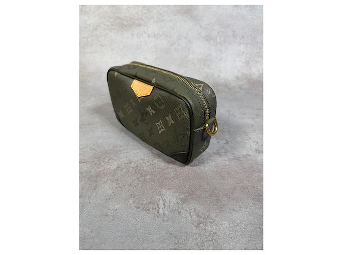 Louis Vuitton Trocadéro Wearable Wallet Monogram Surplus Khaki Verde Cachi - vista 7