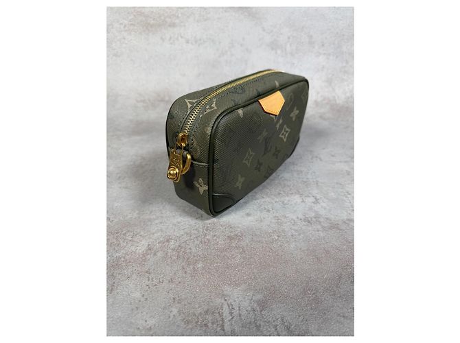 Louis Vuitton Trocadéro Wearable Wallet Monogram Surplus Khaki Verde Cachi - vista 8