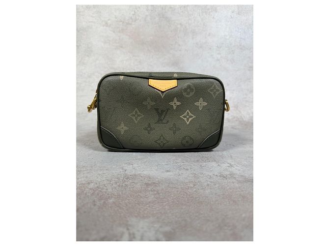 Louis Vuitton Trocadéro Wearable Wallet Monogram Surplus Khaki Verde Cachi - vista 9