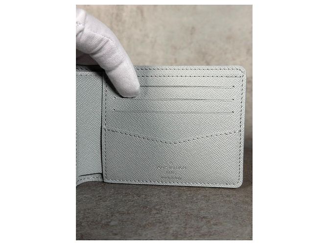 Louis Vuitton Slender Wallet Monogram Gradient Pharrell Williams FW25 White Multiple colors - view 12
