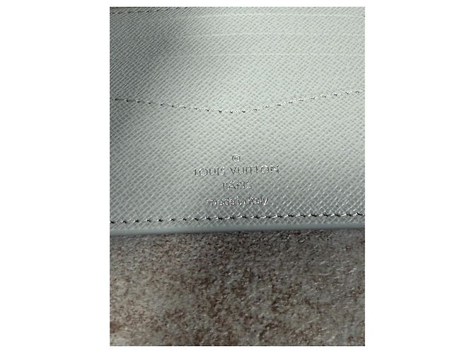 Louis Vuitton Slender Wallet Monogram Gradient Pharrell Williams FW25 White Multiple colors - view 5