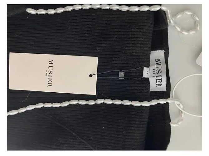 Autre Marque Musier schwarzes geripptes Strick-Top mit Perlenriemen - Ansicht 8