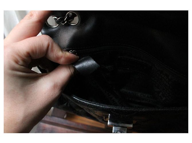 Chanel Borsa 2.55 in Pelle Craquelée Lucida Nero - vista 13