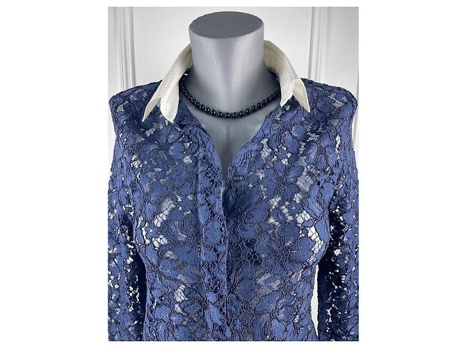 Sandro Paris Top de encaje floral azul marino con cuello blanco contrastado - vista 2