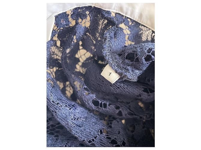 Sandro Paris Top de encaje floral azul marino con cuello blanco contrastado - vista 7