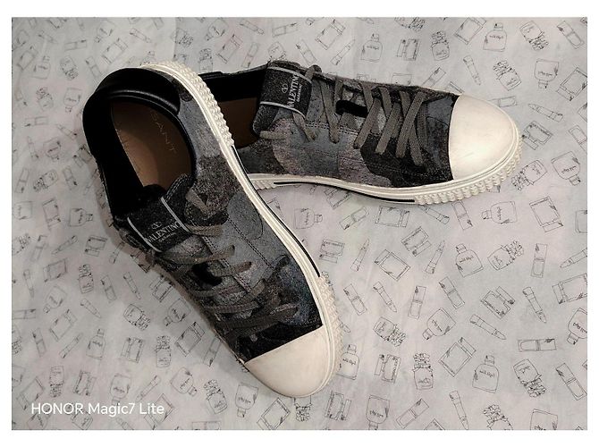 Sneakers Valentino Garavani Camouflage Nero Bianco Grigio - vista 2