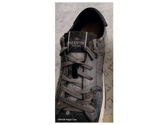 Sneakers Valentino Garavani Camouflage Nero Bianco Grigio - vista 3