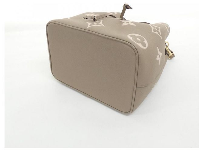 Néonoé Borsa a tracolla Louis Vuitton Bicolor Monogram Empreinte Neo Noe MM Multicolore Grigio Crudo - vista 3