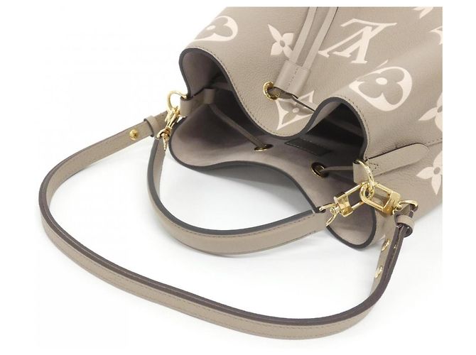 Néonoé Borsa a tracolla Louis Vuitton Bicolor Monogram Empreinte Neo Noe MM Multicolore Grigio Crudo - vista 5