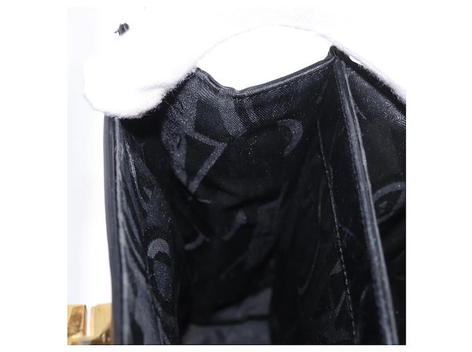 Borsa a Mano Salvatore Ferragamo Gancini in Pelle Nera e Oro Auth 183947 Nero D'oro - vista 19