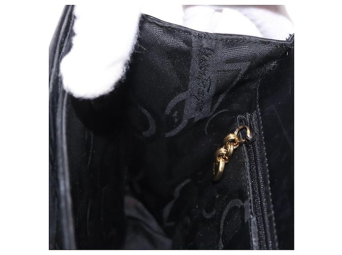 Borsa a Mano Salvatore Ferragamo Gancini in Pelle Nera e Oro Auth 183947 Nero D'oro - vista 22